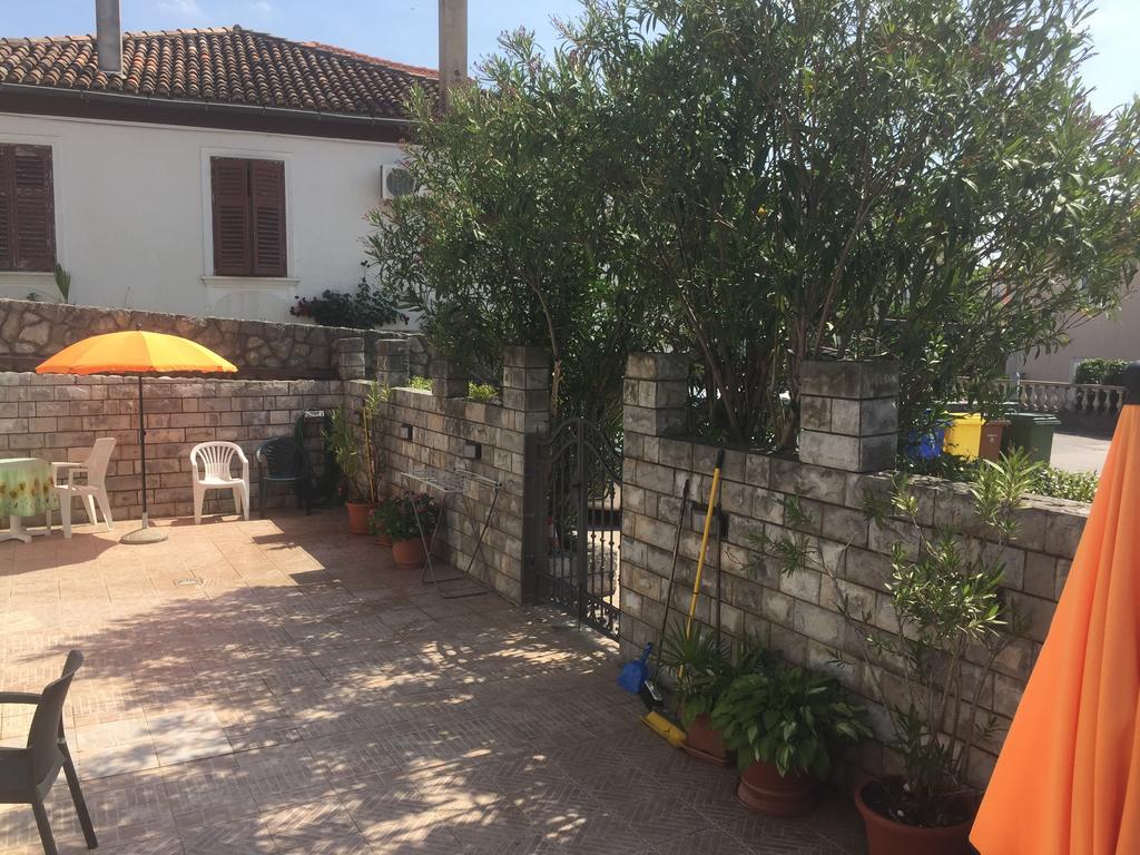 Apartments Antonia Malinska Exterior foto