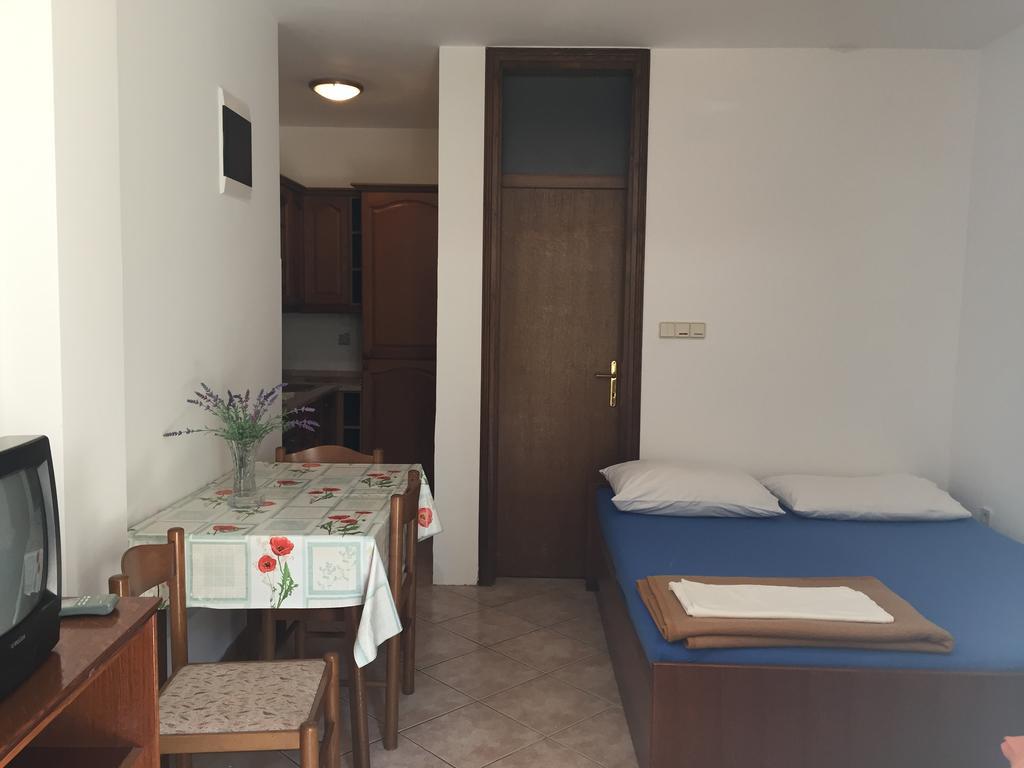 Apartments Antonia Malinska Exterior foto